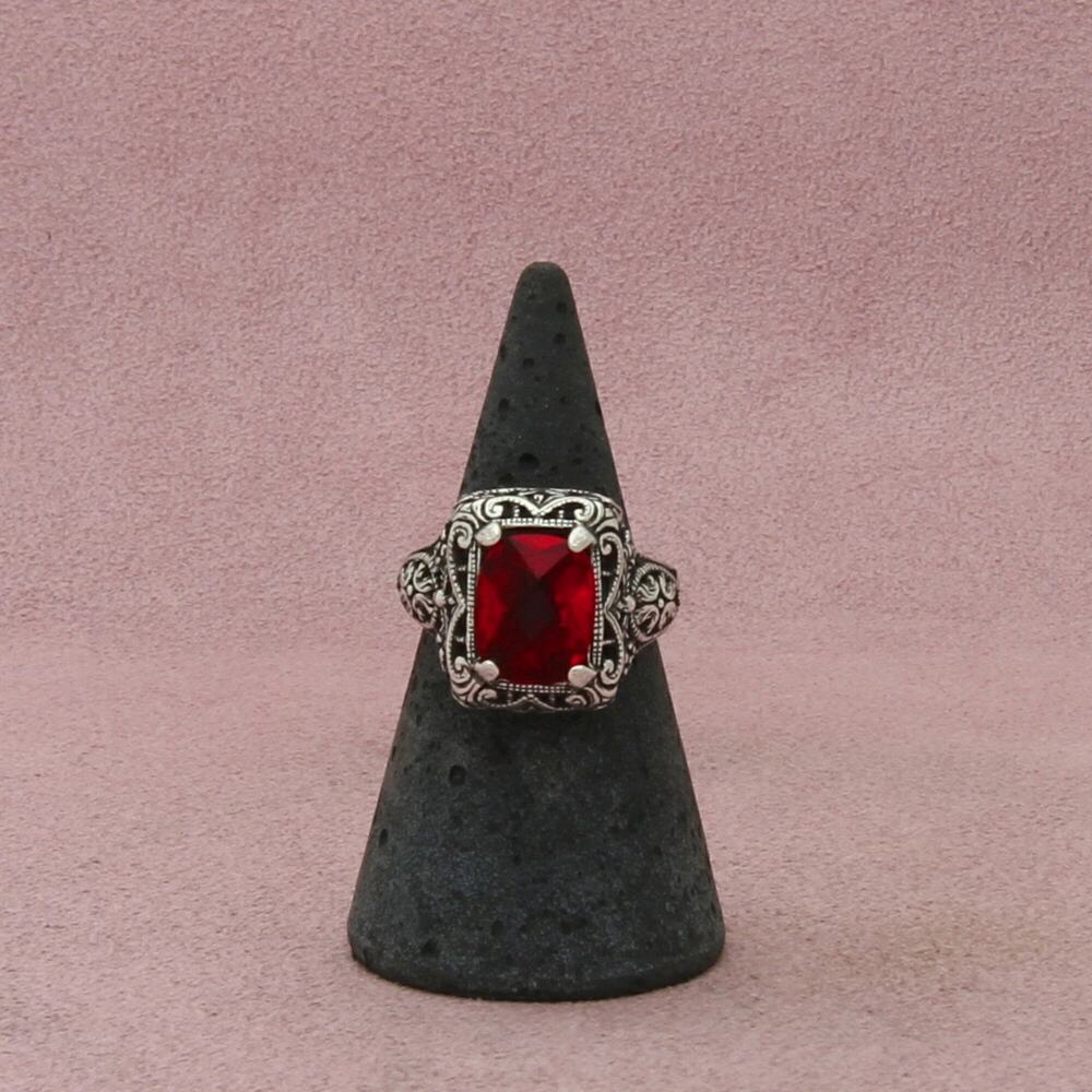 sterling silver vintage floral scroll facted red stone ring size 6